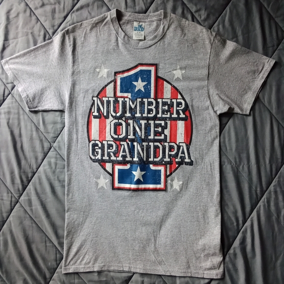Men's Grey T-shirt Number One Grandpa #1 Grandfather American Flag Patriotic - Picture 2 of 9